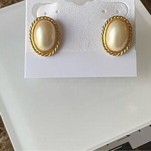 Trifari Signed Oval Pearl Clip On Vintage Earrings New Without Tags